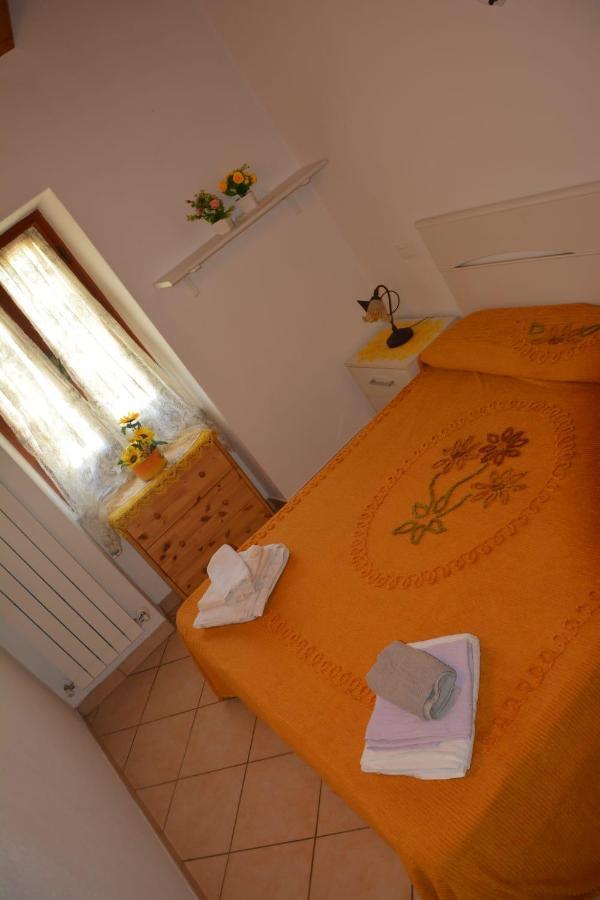 Agriturismo Ghirlanda Norma Rita Carrodano Inferiore Exterior foto