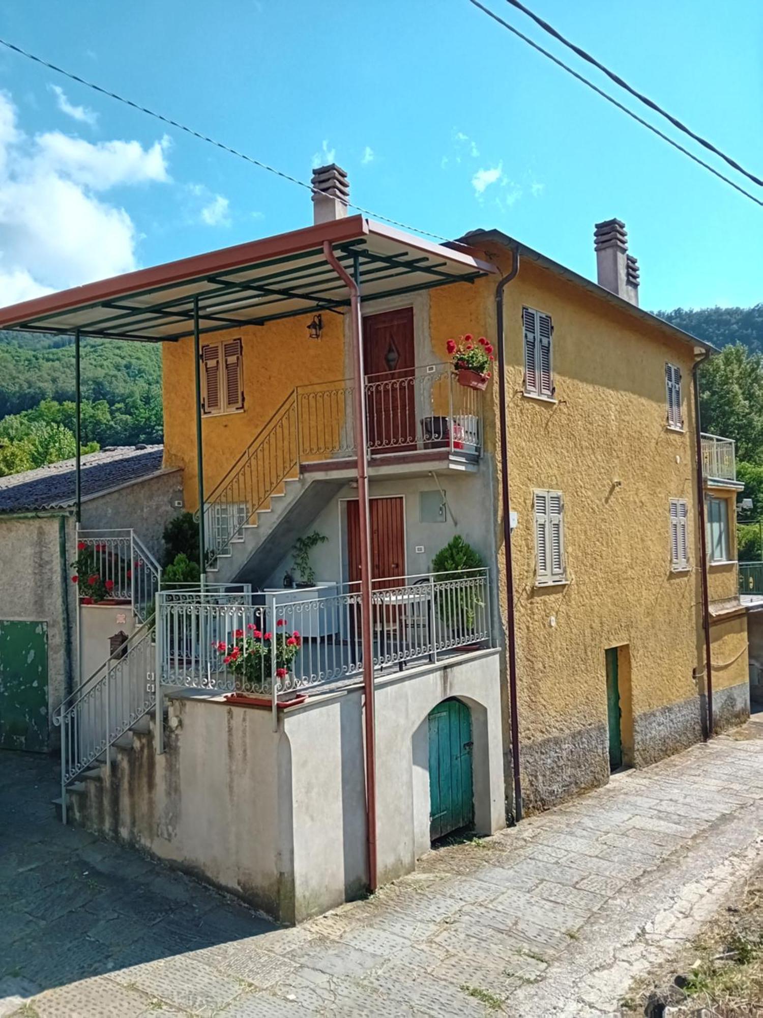 Agriturismo Ghirlanda Norma Rita Carrodano Inferiore Exterior foto